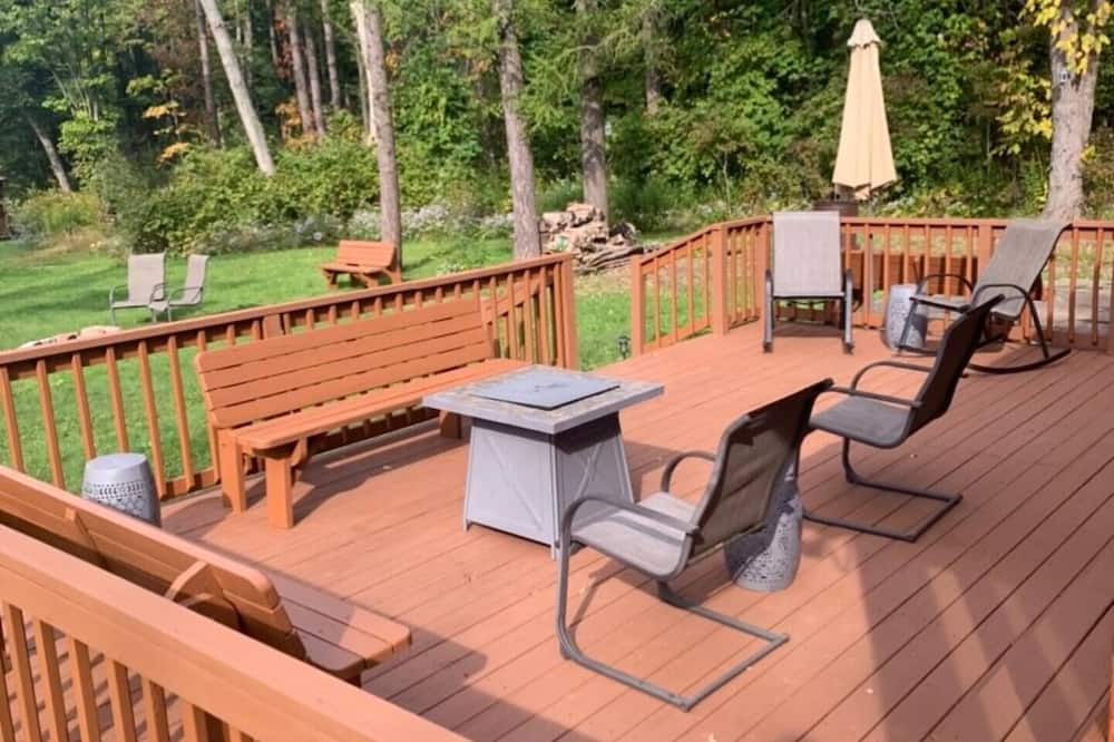 Jamestown Cabin | Peaceful Cabin on acres w/ pond by Chautauqua Lake. Hike, fish, ski, & boating!
