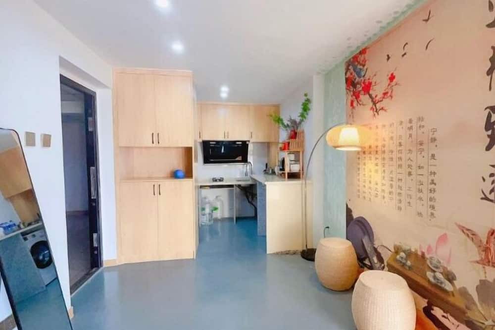 Siming House | Central Convenient Modern Spacious Bright New Remodeled Commercial / Residency