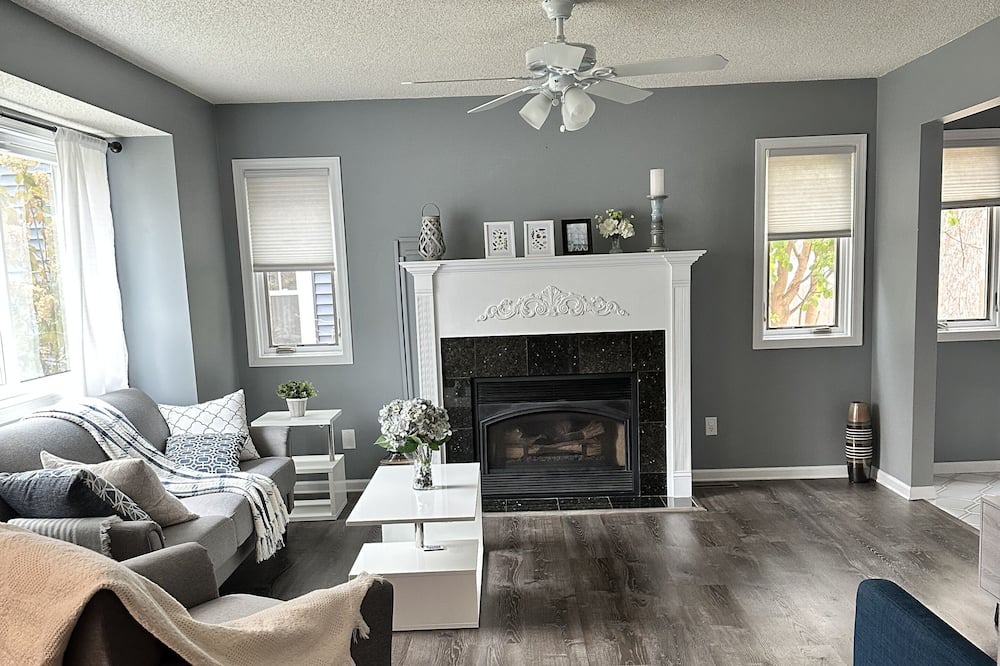 Richfield House | Centrally located house in Richfield minutes from MOA, MSP, shops, restaurants
