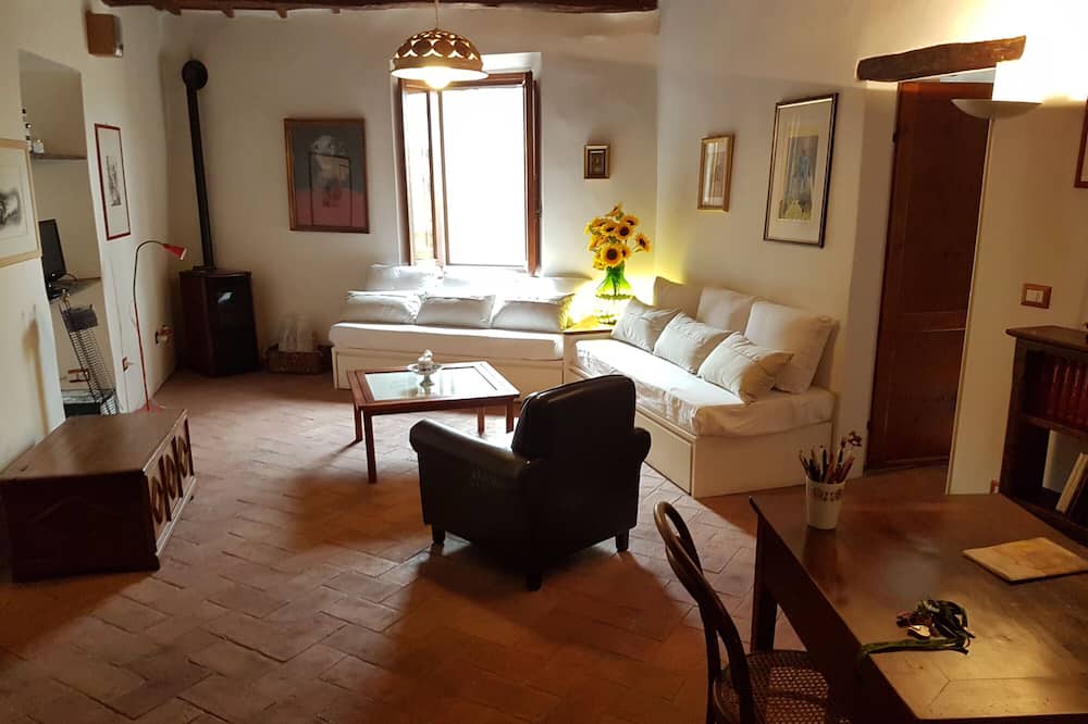 Pitigliano Apartment | Apartment 'L' Angolino Di Flavia' with Mountain View