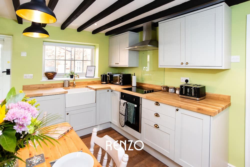 Stoke Bardolph Cottage | Beautiful 1-bed Cottage in Nottingham by Renzo, Stunning Countryside Location!
