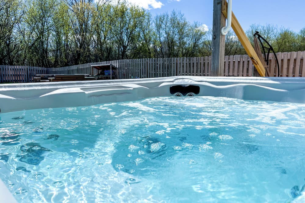 Deerfield House | Spacious Home + Fire Pit, Waterfall, Hot Tub, Home Theater! 20 min to DT Madison