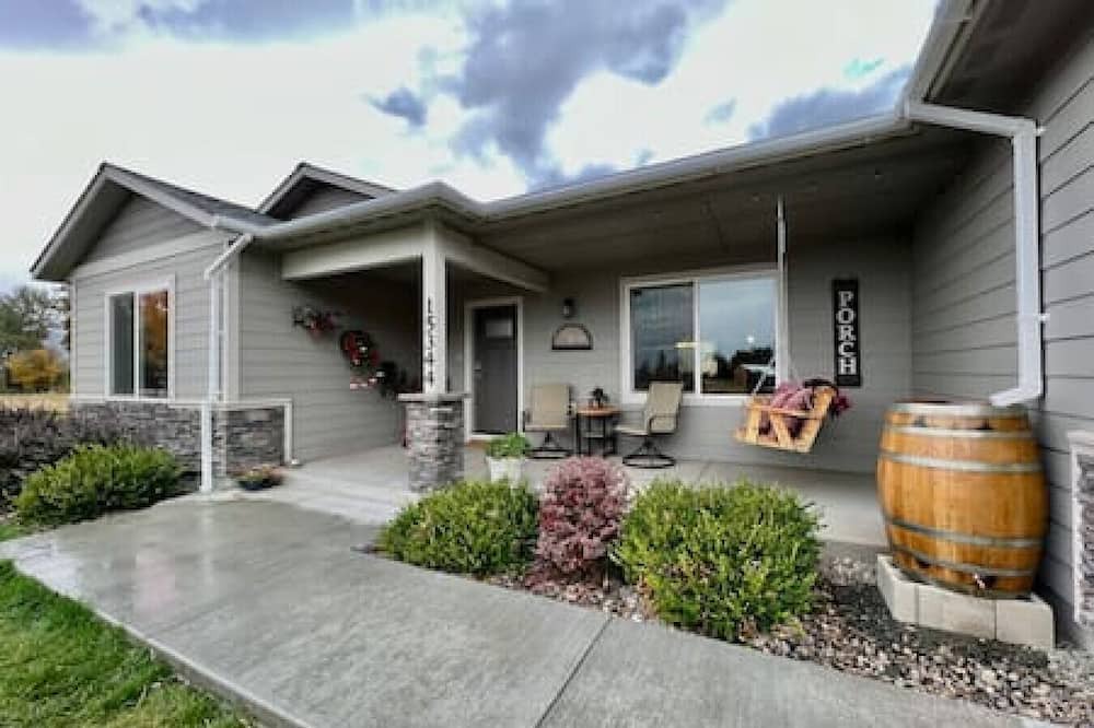 Baker City House | FO - Gorgeous! 4 Bdrm, 3 Bath Mtn Getaway, Hot Tub