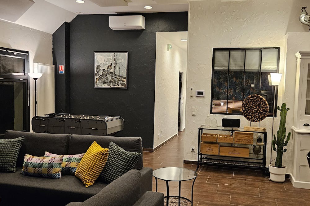 Courlaoux House | L'anthracite Gîte-chambres, Entre Ville et Campagne,en Famille ou Entre Amis