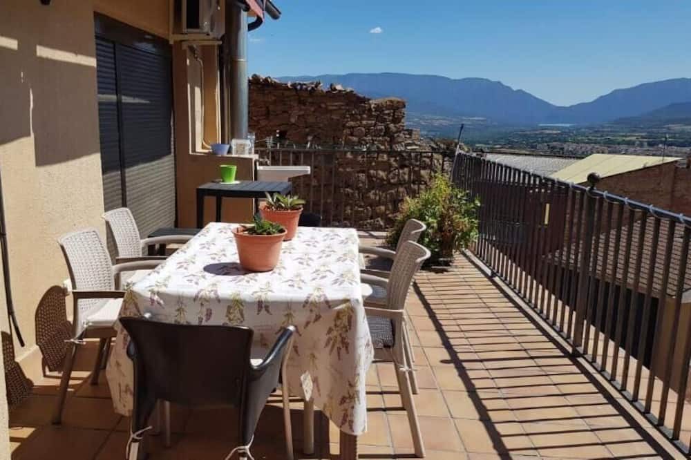 Talarn Apartment | Apartment 'Lola Pis' with Mountain View, Wi-Fi and Air Conditioning