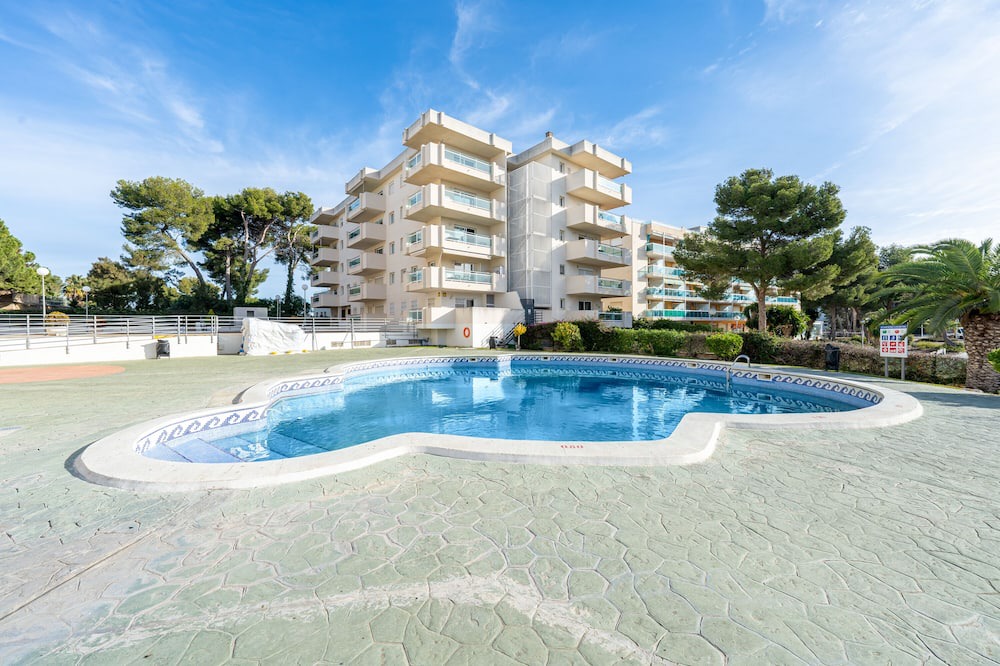 Cap de Salou Apartment | Apartment 'Lovely' with Shared Pool, Private Terrace and Air Conditioning
