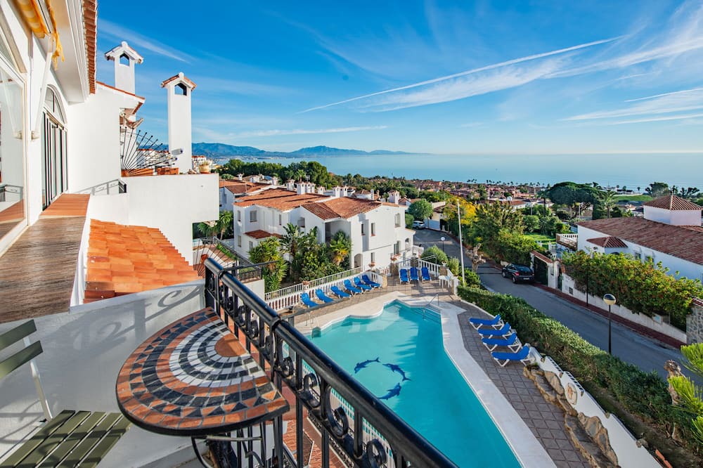 Puerto de la Duquesa Apartment | Apartment 'Hacienda Guadalupe' with Sea View, Wi-Fi and Air Conditioning
