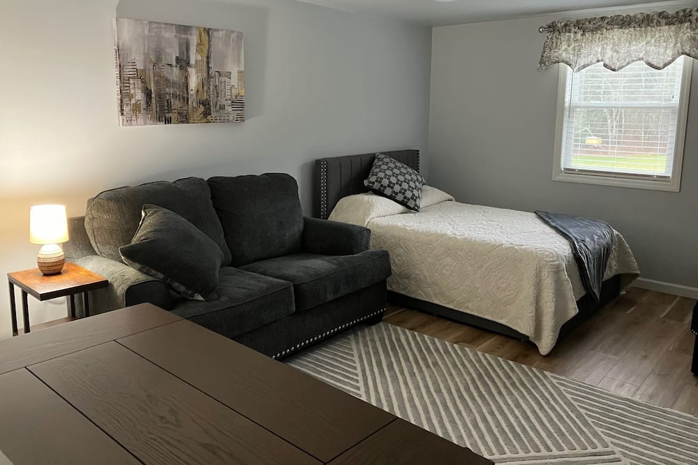 Indiana Apartment | Cozy Polish Villa on the Farm just minutes from downtown