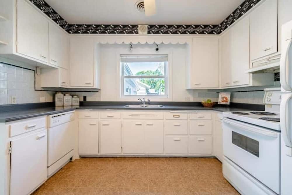 Harwich Apartment | Habibi Cottage Guest House