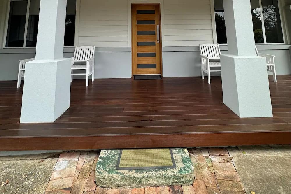 Corowa House | Central stunner- perfect for families and larger groups