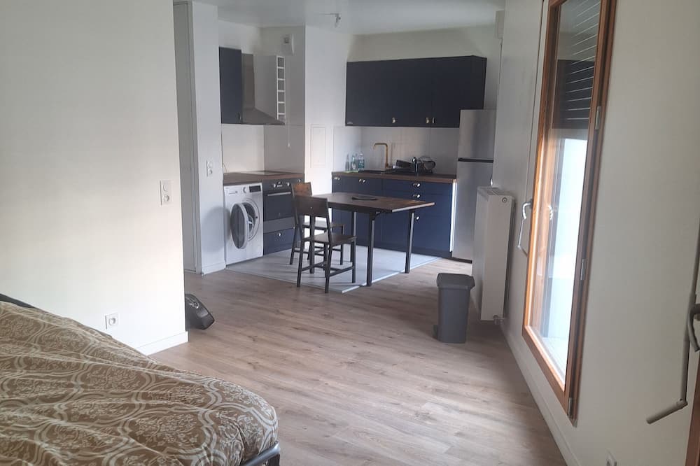 Thiais Apartment | Vrbo Property