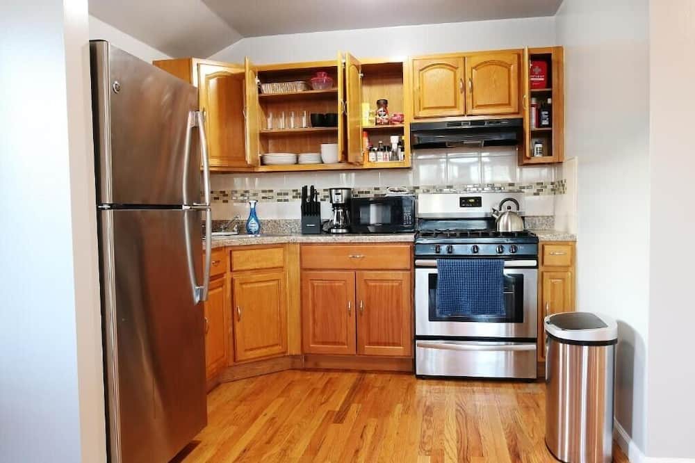 Canarsie Apartment | Welcome to our beautiful 3 beds 2 baths home you will enjoy a nice relaxing stay
