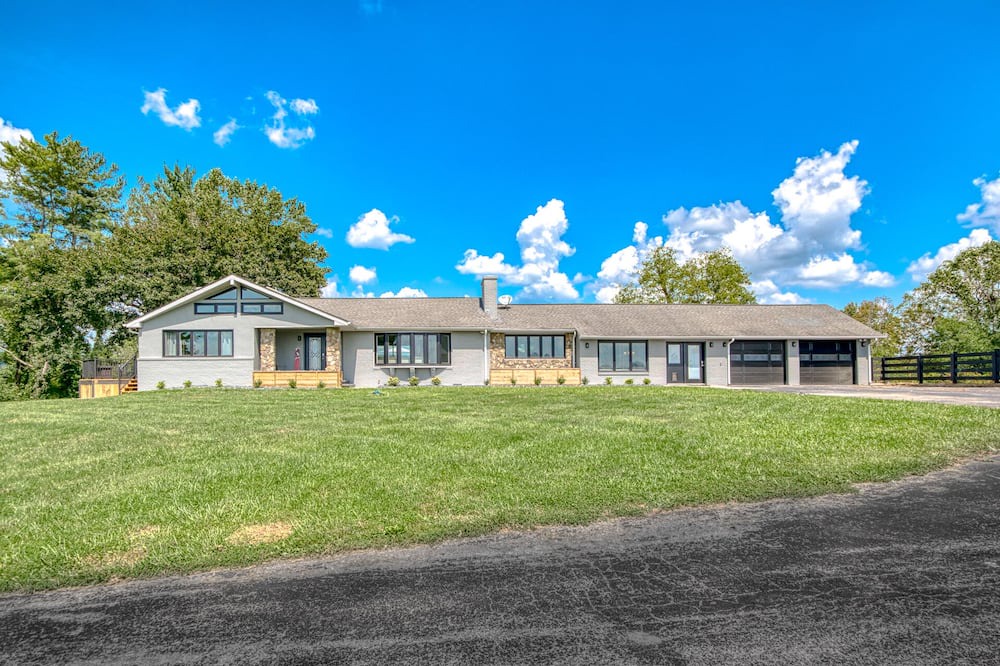 Blacksburg House | Less than 2miles from VT, Sleeps 16. Amazing Views!