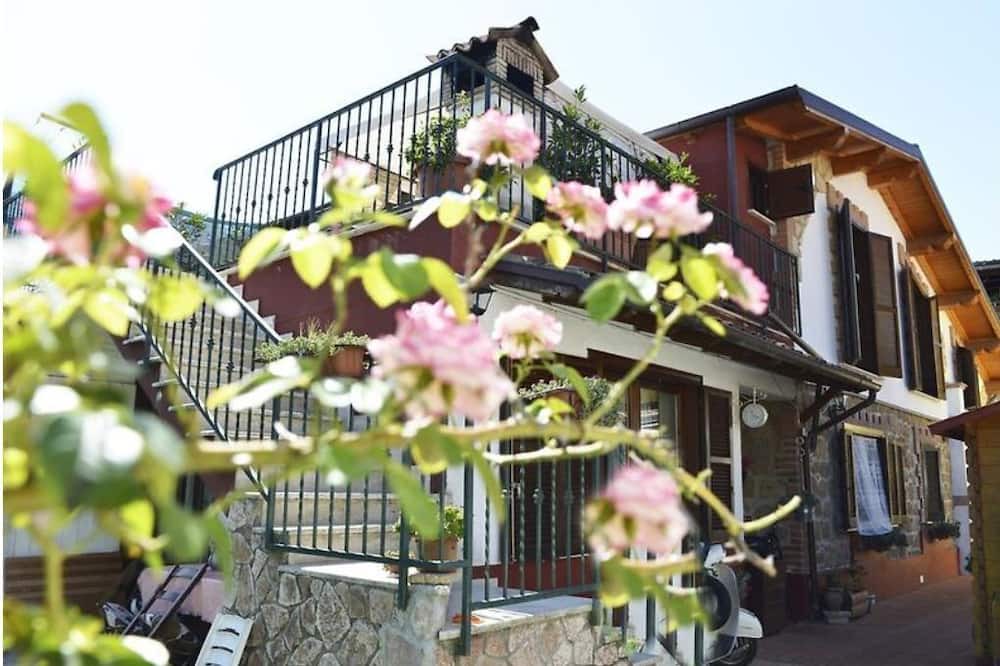 Valmontone Apartment | THE VILLAGE.