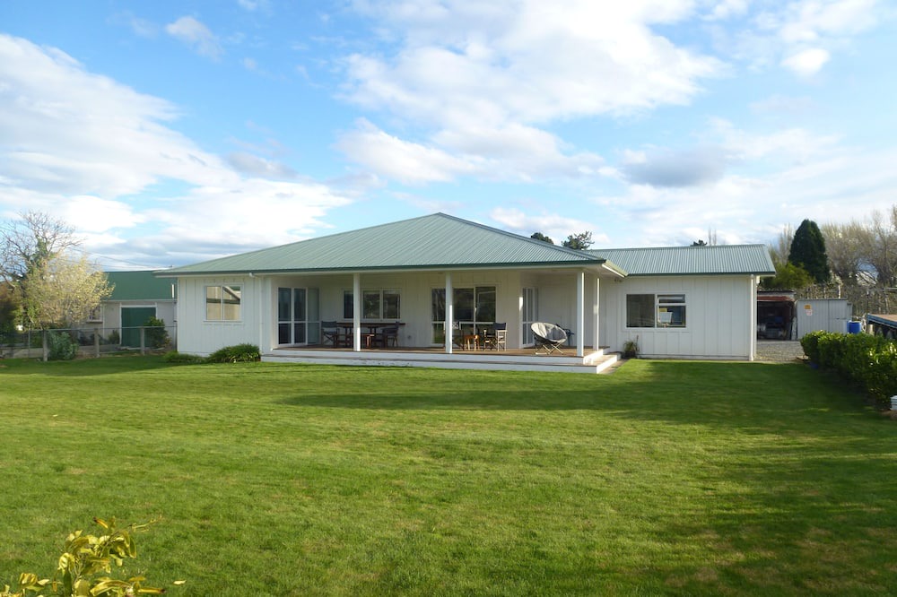 Clive House | House amoungst a vineyard and orchard