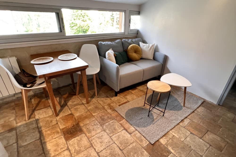 Chinon Apartment | La Tour de L'horloge, Appartement Typique de la Ville, vue sur le Château