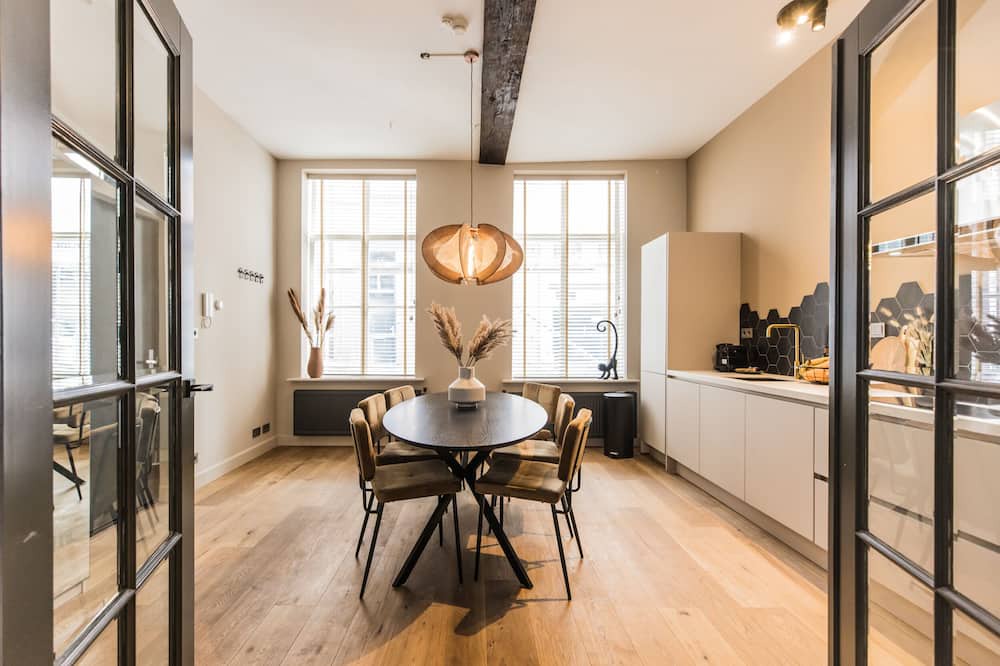 Zuidwal Apartment | Haya Historic - 'malbec'