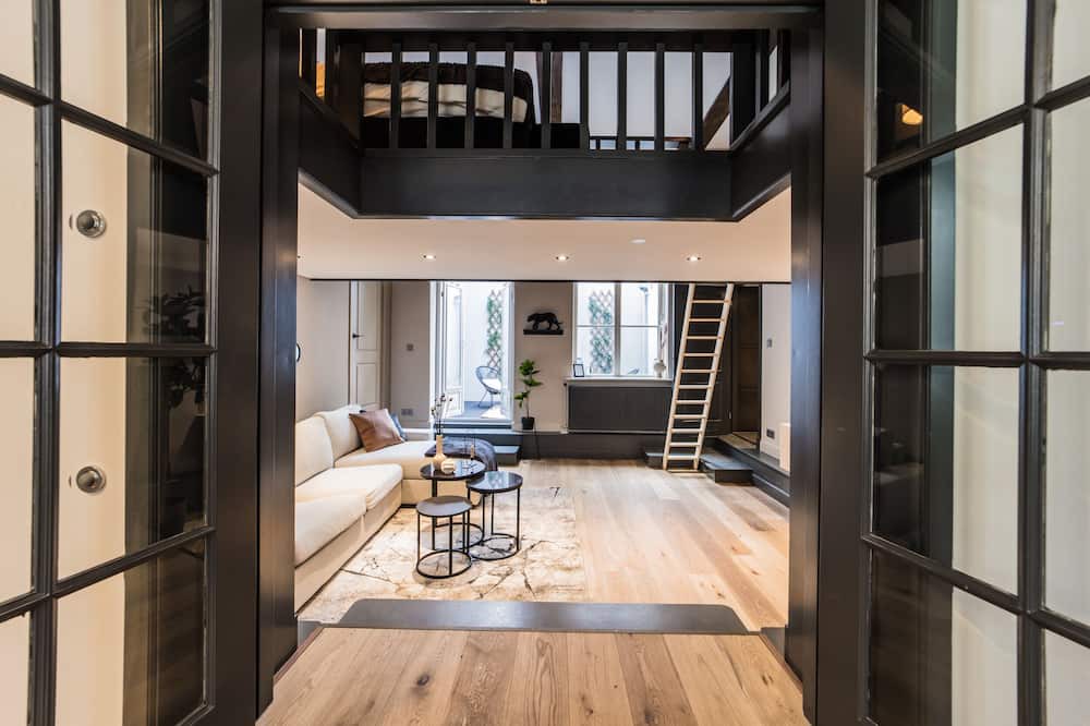 Zuidwal Apartment | Haya Historic - 'malbec'