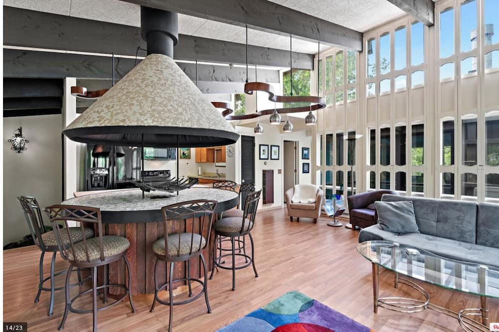 Almelund House | River and Rock Views! St Croix Falls Funky Mid-Century Charm. Pet Friendly.