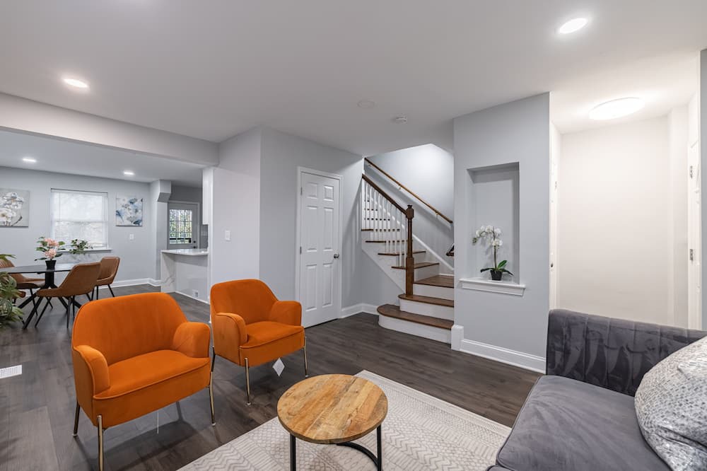 Fort Dupont House | Gorgeous Updated 5 BR! Townhome w/ Outdoor Space!
