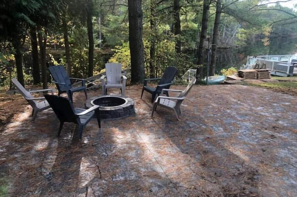 Cordova Mines Cottage | Large, private and dog friendly Country Home on a River with a Hot Tub & Sauna!