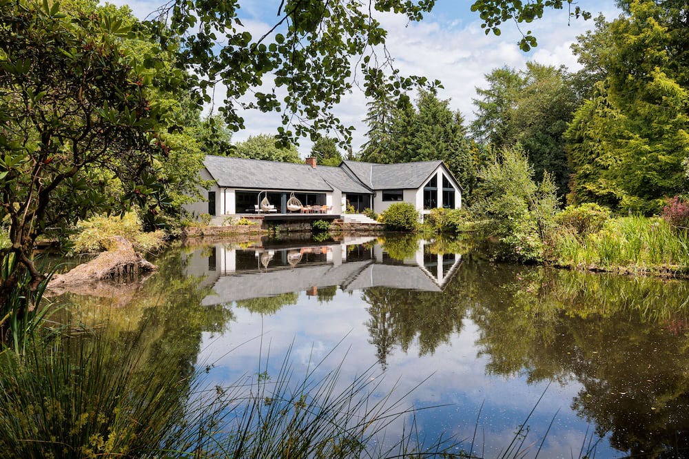 Cuddington Cottage | LOWER MILL, family friendly, with open fire in Cuddington, Cheshire