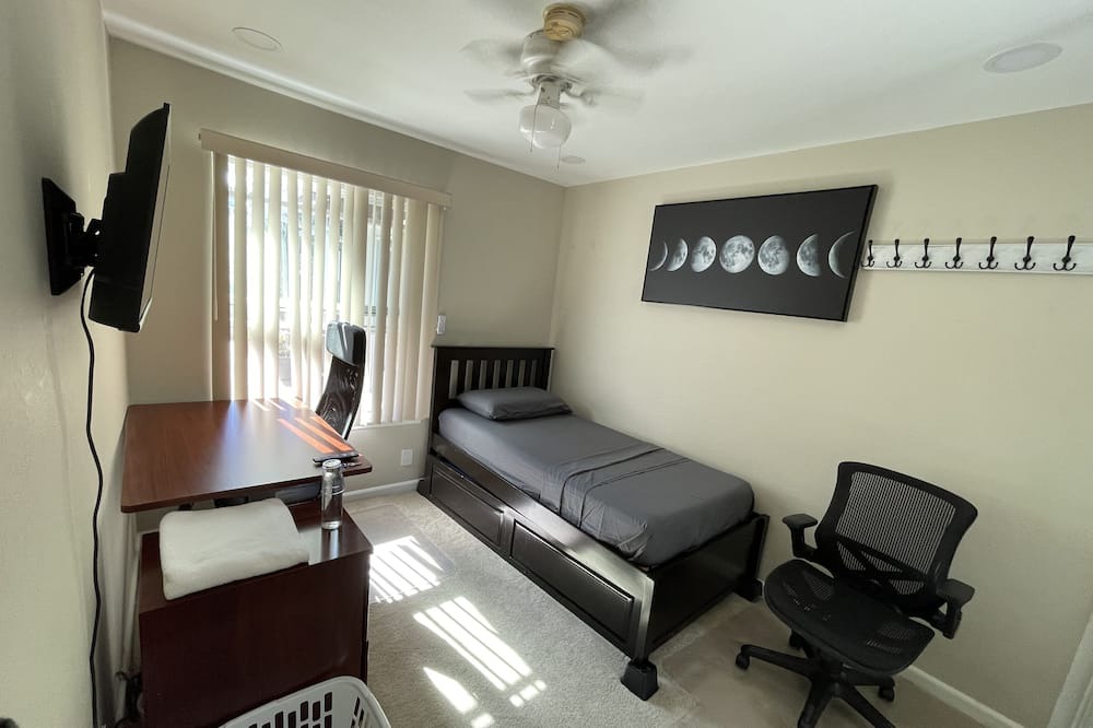 South San Jose House | Kick back and relax in this one bedroom R3 with all comforts.