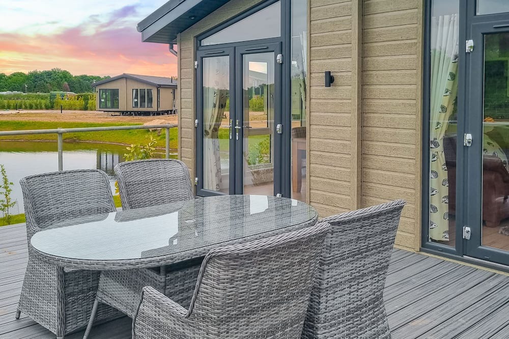 Sturton By Stow Cabin | 2 bedroom accommodation in Thorney, Nr Lincoln