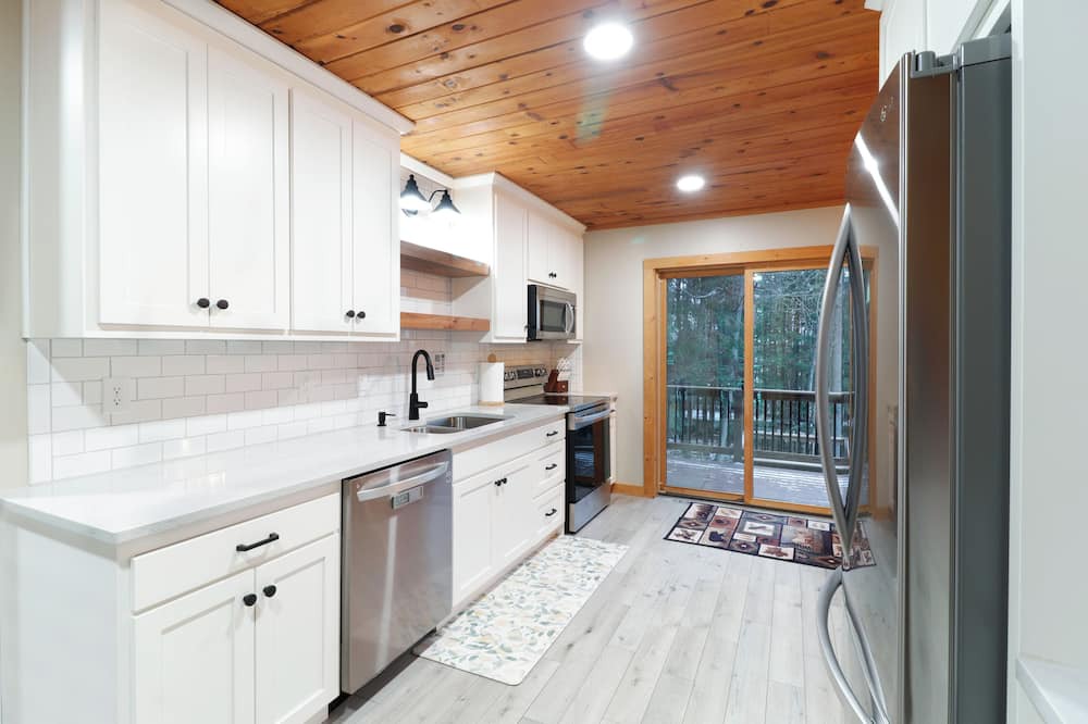 Ontonagon Cabin | Driftwood Cabin on Lake Superior Beach, Close to Porcupine Mountain State Park!