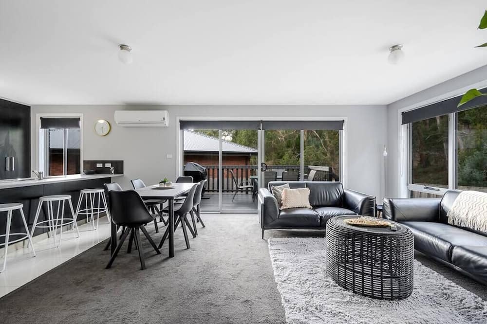 Geilston Bay House | Geilston Bay Hideaway-3 brm,2 bath ,7km to CBD