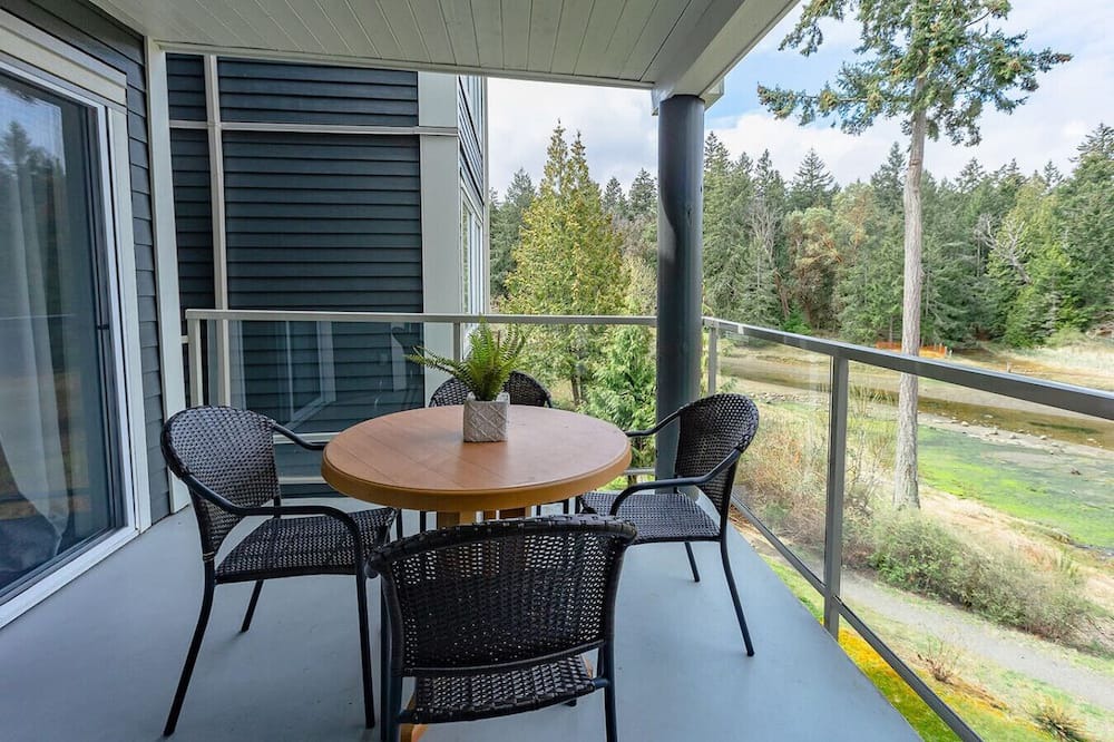 Regional District of Nanaimo Apartment | Beautiful Ocean View from Living room