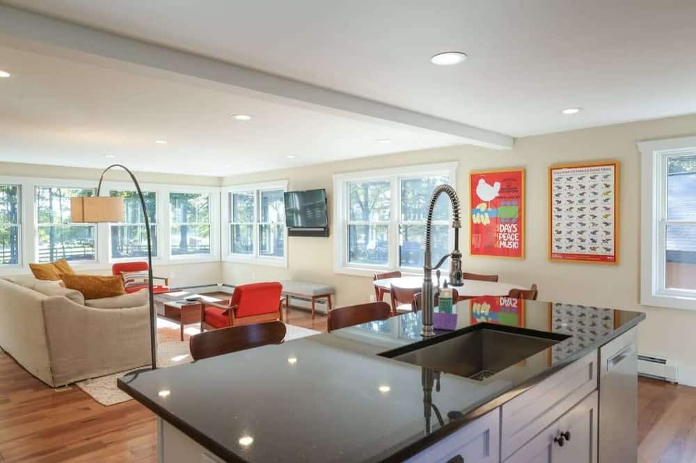 Jeffersonville House | Journeys End - Bright & Airy near Livingston Manor