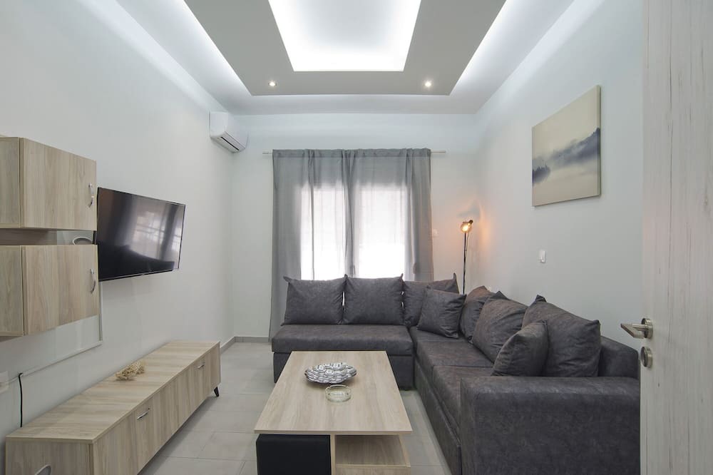 Peiraiki Apartment | Sofia's Home Piraeus Modern, Reno, Fully Equipped