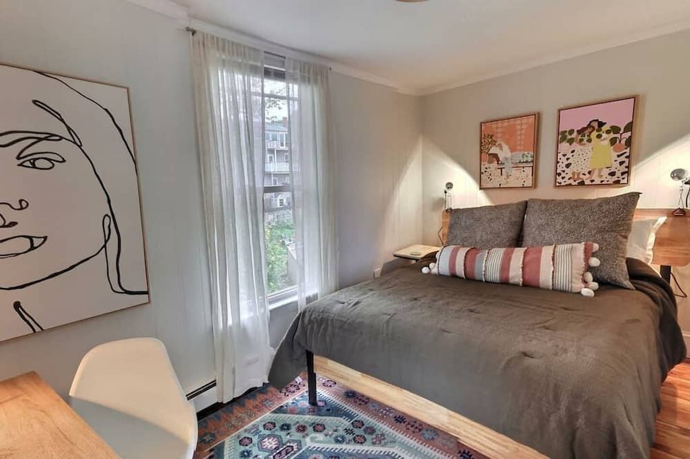 Munjoy Hill Apartment | Petit Pad Atop Munjoy Hill+Steps to Eastern Prom!