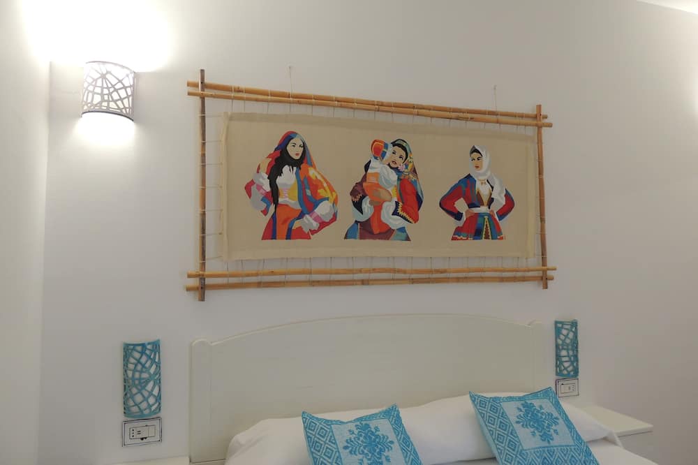 Orosei Bed & Breakfast | Hyacinth Room