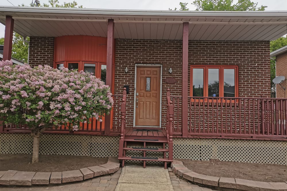 Longueuil House | Cozy Bungalow Longueuil | 3 BR | 6 pers