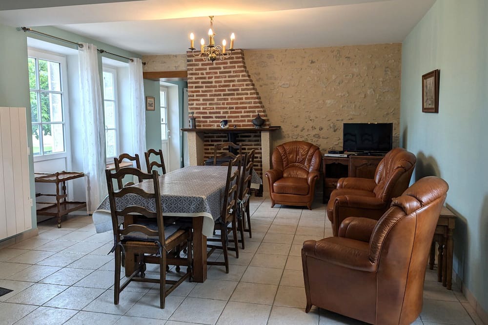 Vennecy Cottage | Renovated house near Orleans, pets allowed