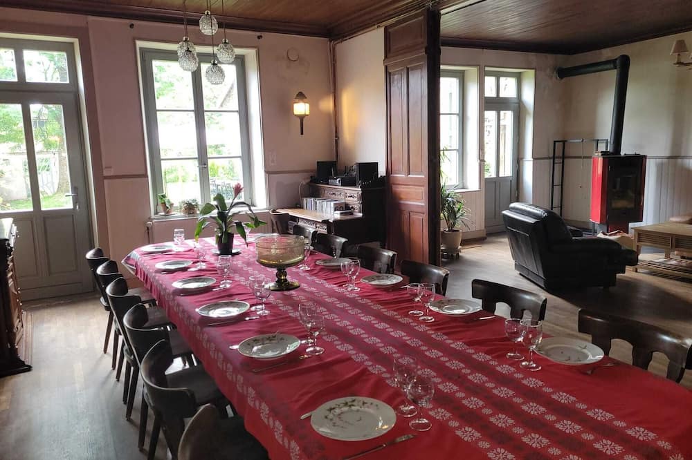 Monthureux-sur-Saone House | 6-bedroom house for up to 15 people