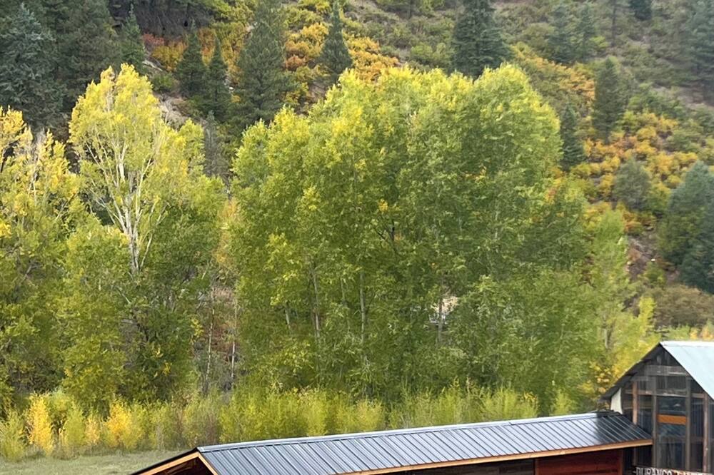 Durango Cabin | Yun-Shui Garden nWhere Clouds Drift, Water Flows