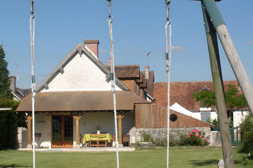 Fresnes House | Holiday Home 'Gîte Des Aulneaux' with Private Terrace, Private Garden and Wi-Fi