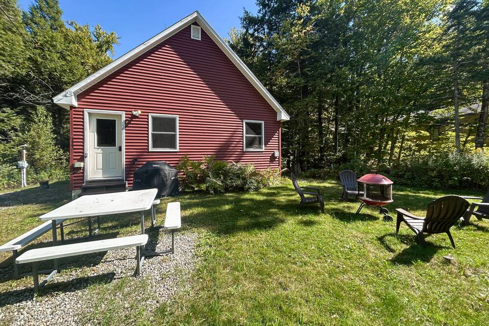 Jeffersonville Cabin | Cozy cabin close to Smuggler's Notch w/firepit, gas grill, trail to river, wifi