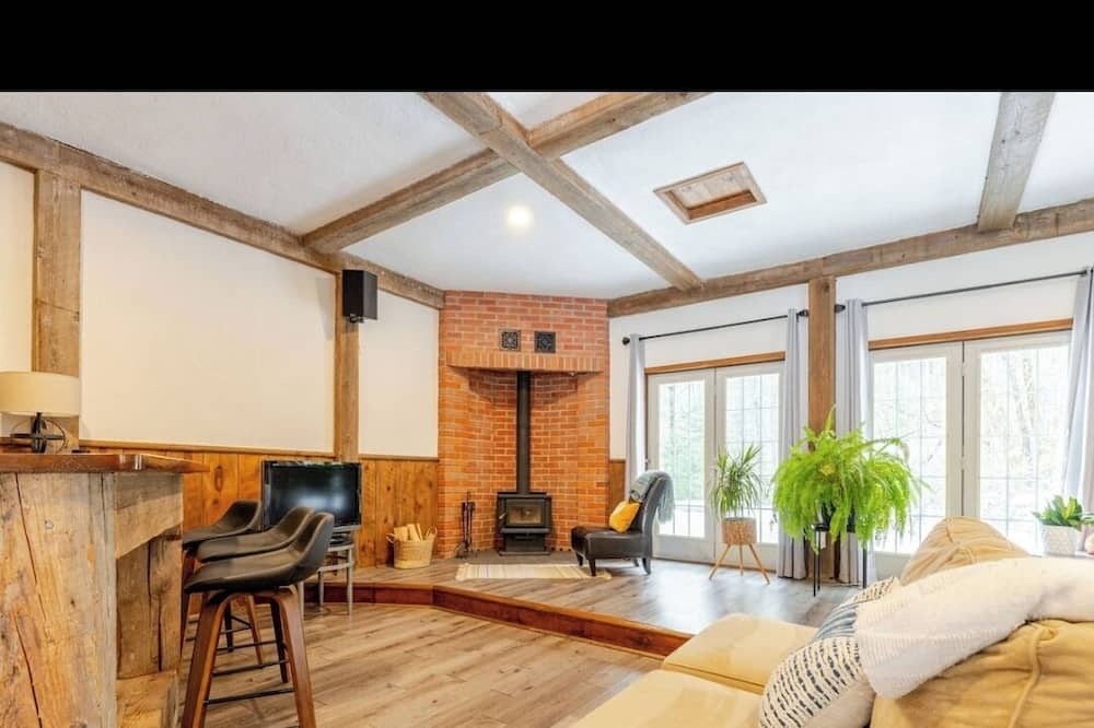 Uxbridge Apartment | Forest Nature Retreat with Fire Pit and Trails near Thermea Spa
