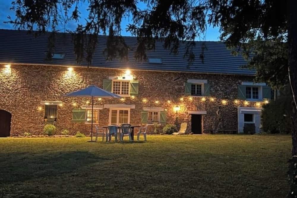 Rebais Villa | 13-bed gîte with swimming pool - weekends, parties, cousinades (77)