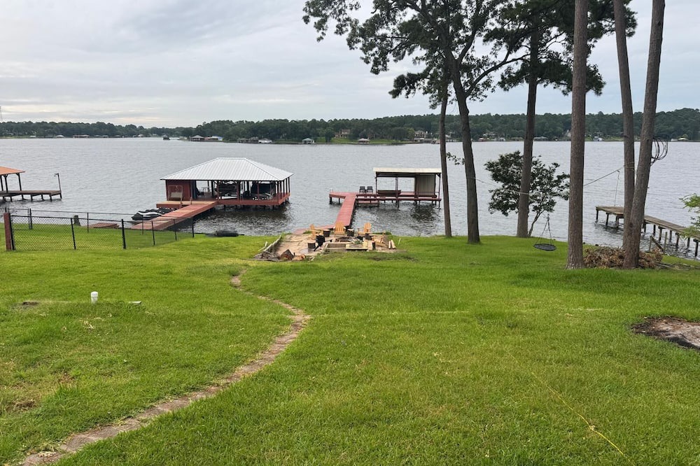 Flint House | The Cozy Sabbath Lakefront