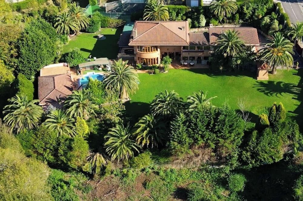 Berreaga-Mendi Villa | Royal Suite at Basque Palace