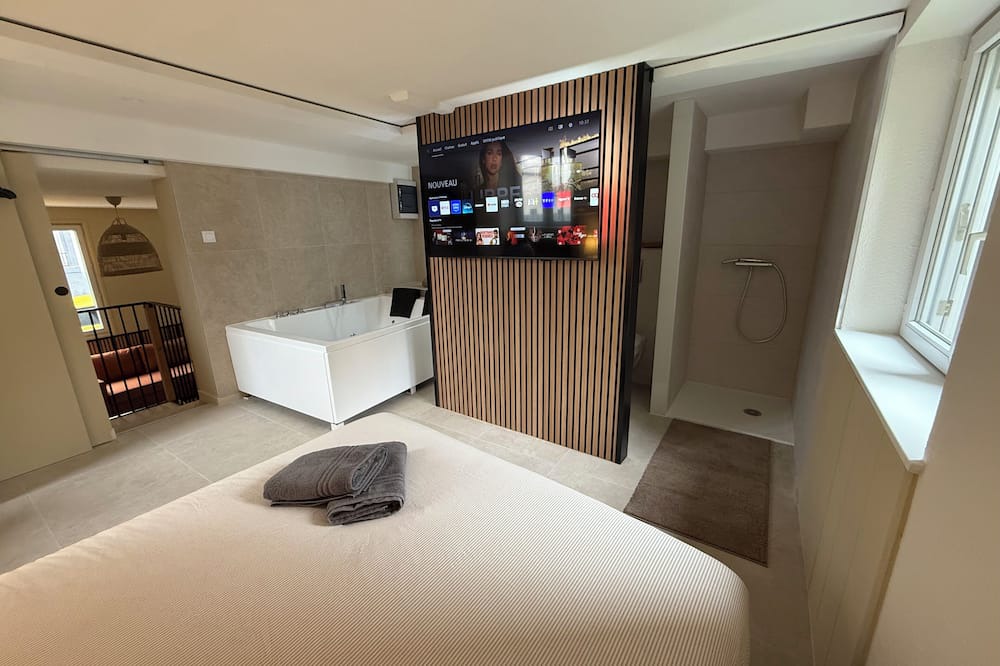 Riom Apartment | 🏡 Fully-equipped cocooning apartment (KINGSIZE whirlpool bath)