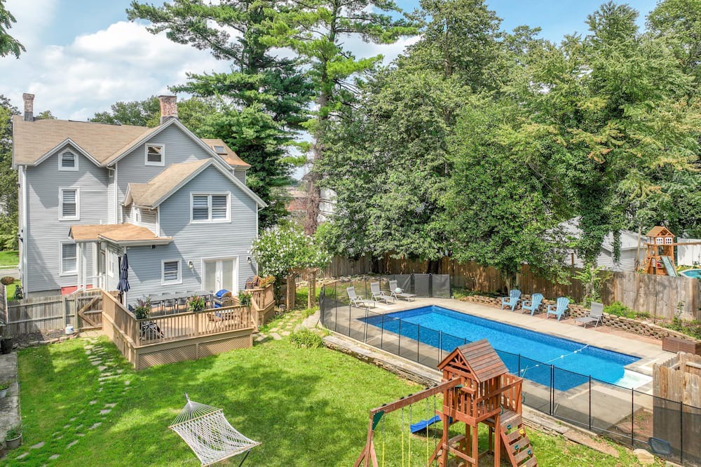 Roselle House | Casa Francesca 6BR Villa & Heated Pool