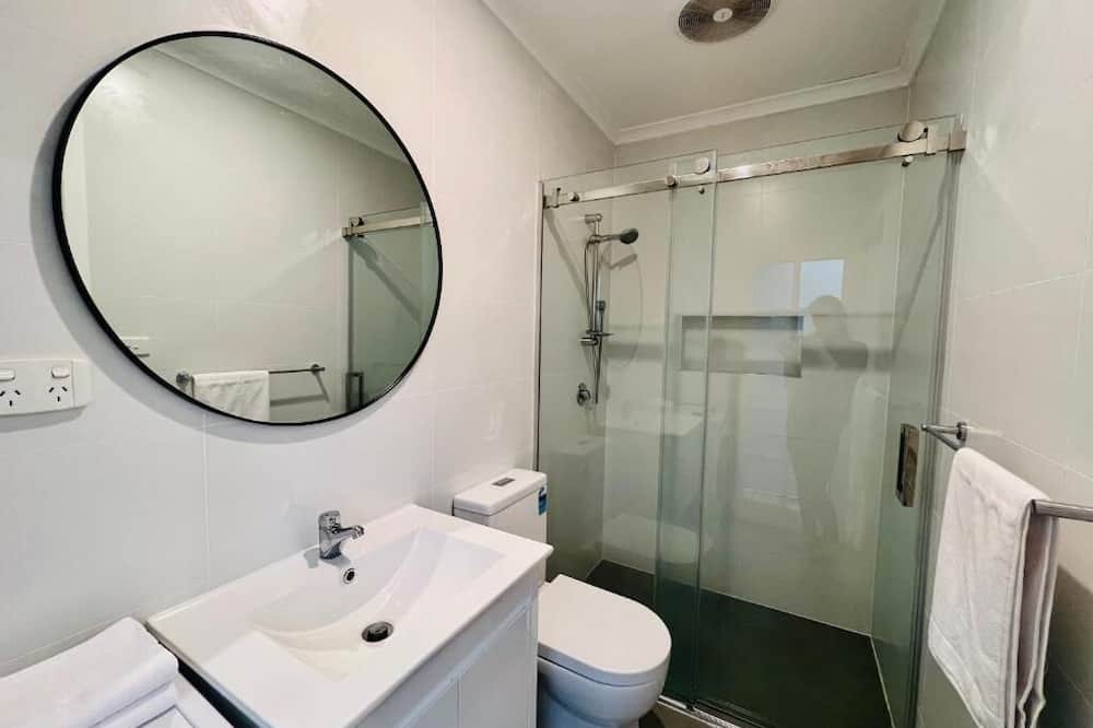 Wantirna South Apartment | Cozy Self Contained Studio + Seperate Spacious Living Room