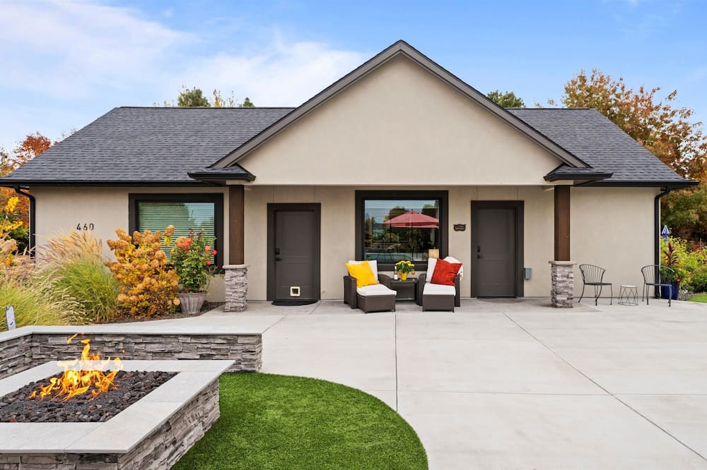 Walla Walla Cottage | Charming 1-bedroom cottage near downtown Walla Walla with FIRE PIT, HOT TUB