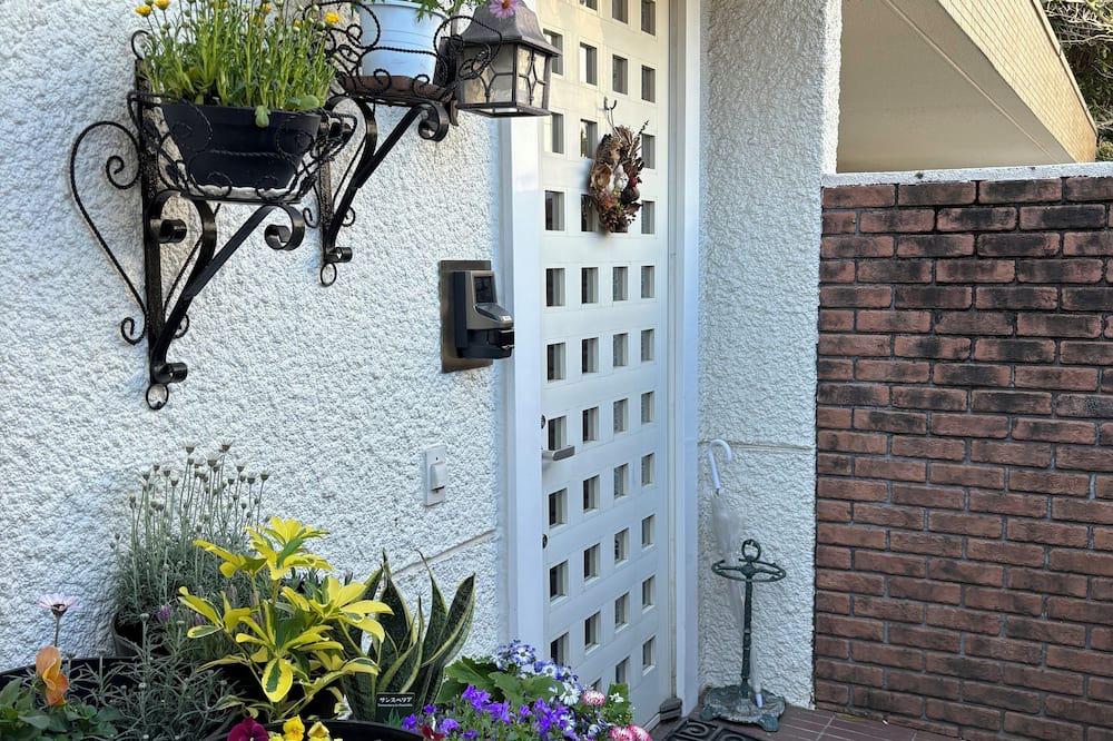 Akasaka Condo | Garden Retreat in Central Tokyo – Walk to Midtown & Roppongi